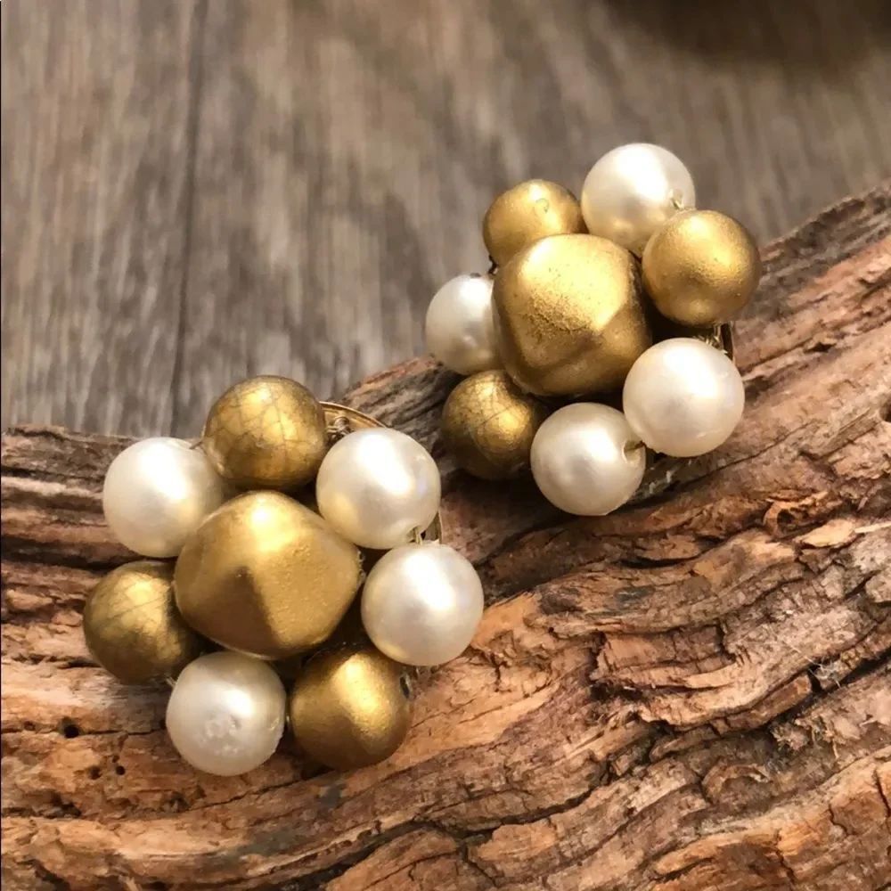 Vintage Pearl & Gold Bead Cluster Clip Earrings - Picture 10 of 12